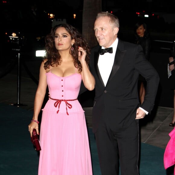 Salma Hayek et son mari François-Henri Pinault - Gala "The LACMA 2015 Art+Film" en l'honneur de James Turrell et Alejandro Inarritu à Los Angeles, le 7 novembre 2015.