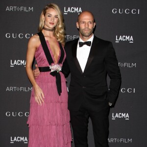 Jason Statham et sa compagne Rosie Huntington-Whiteley - Gala "The LACMA 2015 Art+Film" en l'honneur de James Turrell et Alejandro Inarritu à Los Angeles, le 7 novembre 2015.