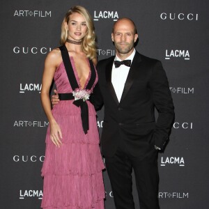 Jason Statham et sa compagne Rosie Huntington-Whiteley - Gala "The LACMA 2015 Art+Film" en l'honneur de James Turrell et Alejandro Inarritu à Los Angeles, le 7 novembre 2015.