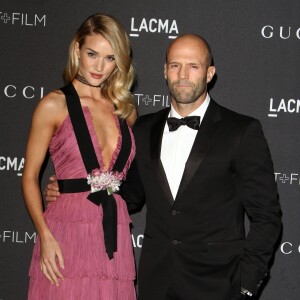 Jason Statham et sa compagne Rosie Huntington-Whiteley - Gala "The LACMA 2015 Art+Film" en l'honneur de James Turrell et Alejandro Inarritu à Los Angeles, le 7 novembre 2015.