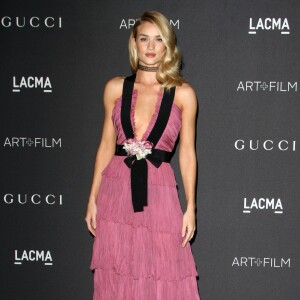 Rosie Huntington-Whiteley - Gala "The LACMA 2015 Art+Film" en l'honneur de James Turrell et Alejandro Inarritu à Los Angeles, le 7 novembre 2015.