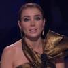 Sur le plateau de l'émission X Factor, Dannii Minogue émue rend hommage à Nathaniael O'Brien, un ancien candidat décédé la veille. Vidéo datant du 9 novembre 2015 et postée sur le site du DailyMail.