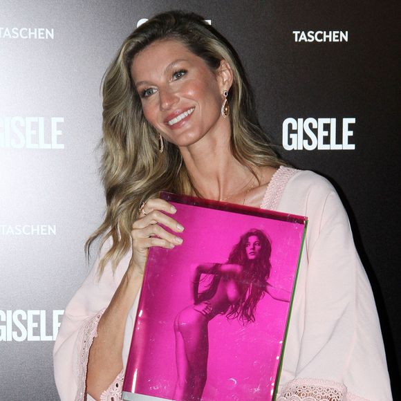 Gisele Bundchen au lancement de son livre à Sao Paulo le 7 novembre 2015