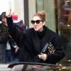 Céline Dion quitte son hôtel, devant de nombreux fans, pour se rendre aux répétitions de son concert à Bercy à Paris. Le 4 décembre 2013
