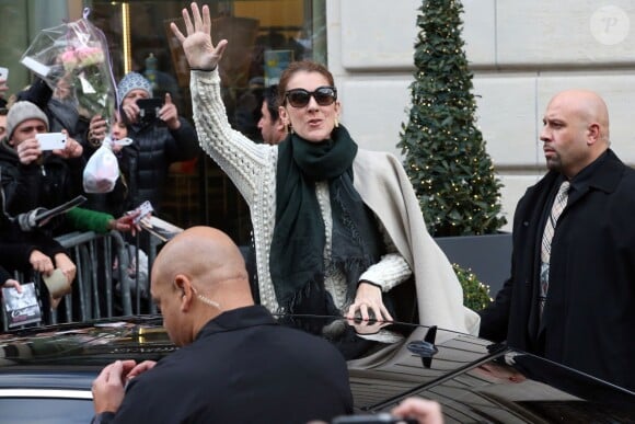Céline Dion à la sortie de son hôtel avant de se rendre à Bercy pour son concert, le 1er décembre 2013.