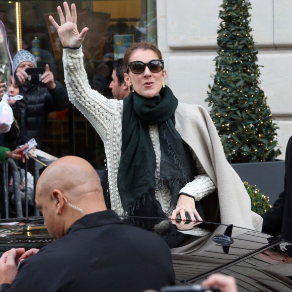 Céline Dion à la sortie de son hôtel avant de se rendre à Bercy pour son concert, le 1er décembre 2013.