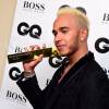 Lewis Hamilton et son prix de Sportif de l'Année aux GQ Men of the Year Awards 2015 à la Royal Opera House. Londres le 8 septembre 2015.