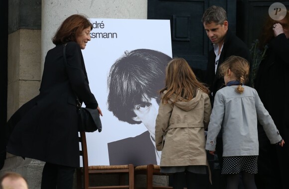 Hommage à André Glucksmann à la grande coupole du crématorium du cimetière du Père-Lachaise, à Paris, le 13 novembre 2015.