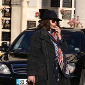 Isabelle Adjani - Hommage à André Glucksmann à la grande coupole du crématorium du cimetière du Père-Lachaise, à Paris, le 13 novembre 2015.