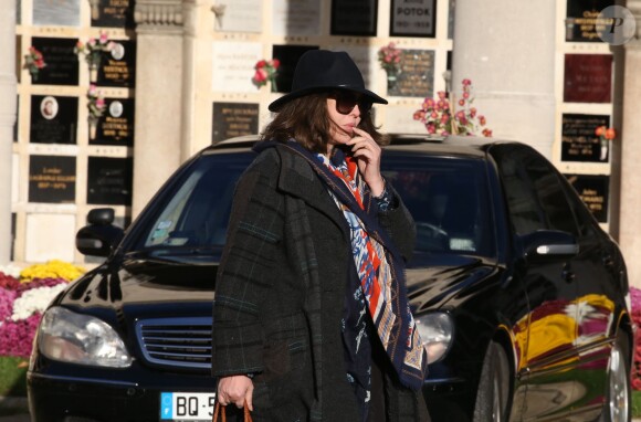 Isabelle Adjani - Hommage à André Glucksmann à la grande coupole du crématorium du cimetière du Père-Lachaise, à Paris, le 13 novembre 2015.