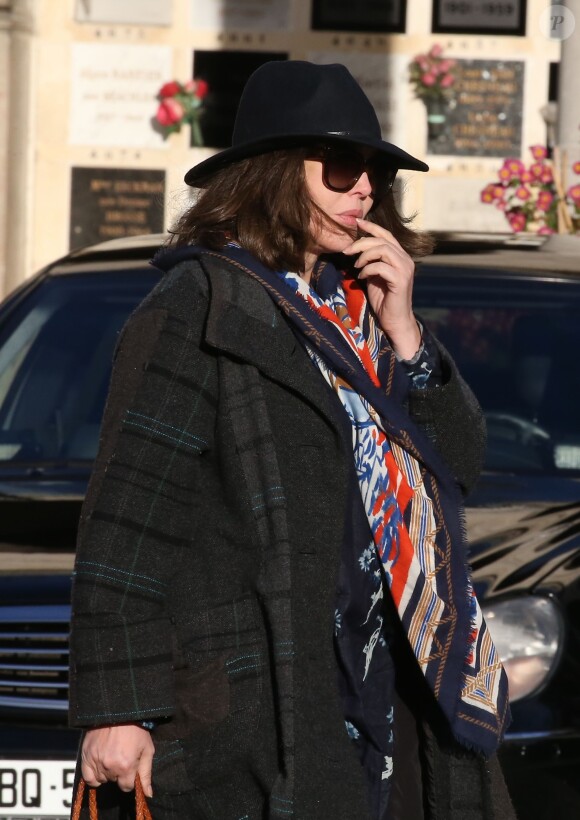 Isabelle Adjani - Hommage à André Glucksmann à la grande coupole du crématorium du cimetière du Père-Lachaise, à Paris, le 13 novembre 2015.
