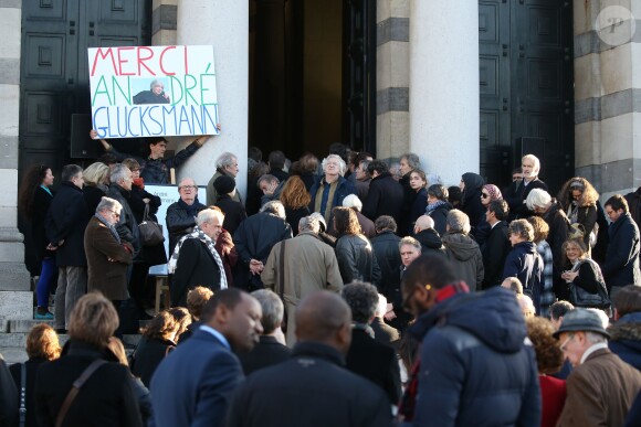 Hommage à André Glucksmann à la grande coupole du crématorium du cimetière du Père-Lachaise, à Paris, le 13 novembre 2015.