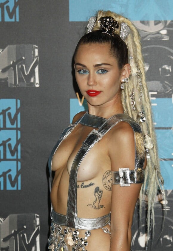 Miley Cyrus - Soirée des MTV Video Music Awards à Los Angeles le 30 août 2015.