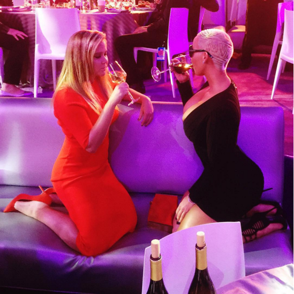 Amy Schumer et Amber Rose lors de l'émission VH1 Big In 2015. Los Angeles, le 15 novembre 2015.