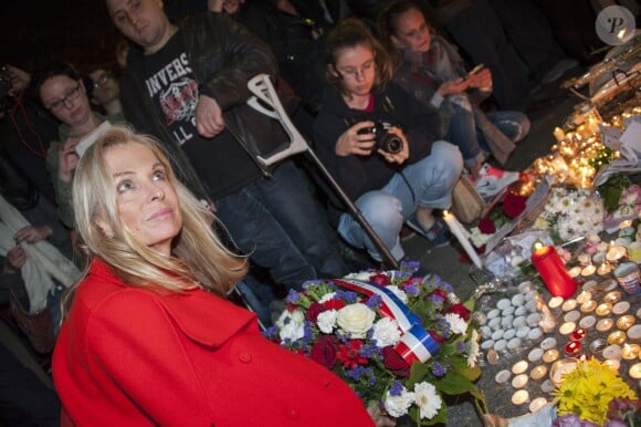 Jane D. Hartley (ambassadrice des Etats-Unis en France) rend hommage aux victimes du bataclan suite aux attentats terroriste à Paris le 15 novembre 2015. © Pierre Perusseau / Bestimage
