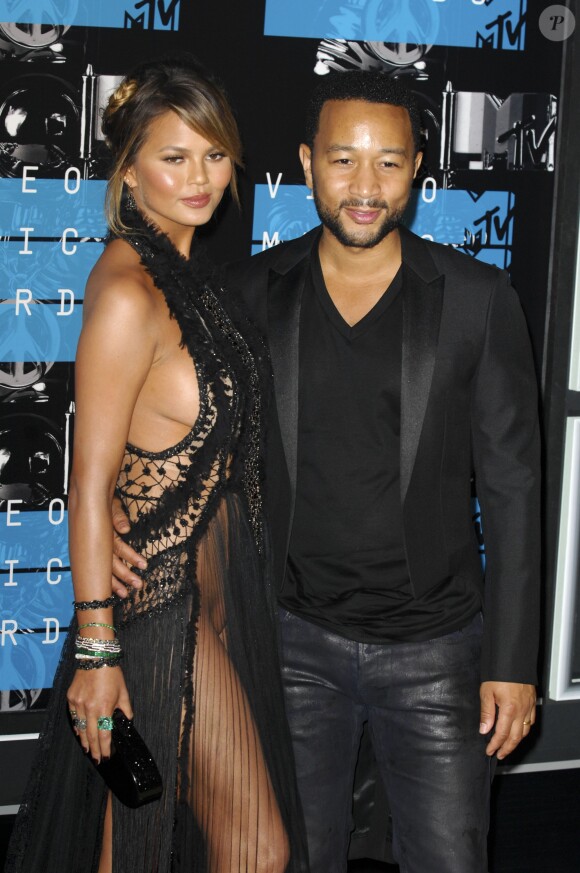 John Legend et sa femme Chrissy Teigen - Soirée des MTV Video Music Awards à Los Angeles le 30 aout 2015. La star était déjà enceinte dans le plus grand secret.