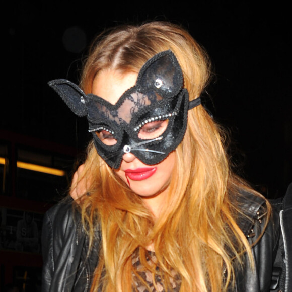 Lindsay Lohan arrive à la soirée déguisée "The Cuckoo Asylum" avec Mert Alas pour Halloween à Londres, le 28 octobre 2015.