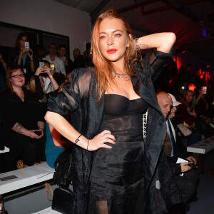 Lindsay Lohan au défilé de mode Gareth Pugh SS16 au BFC Space à Londres, le 19 septembre 2015