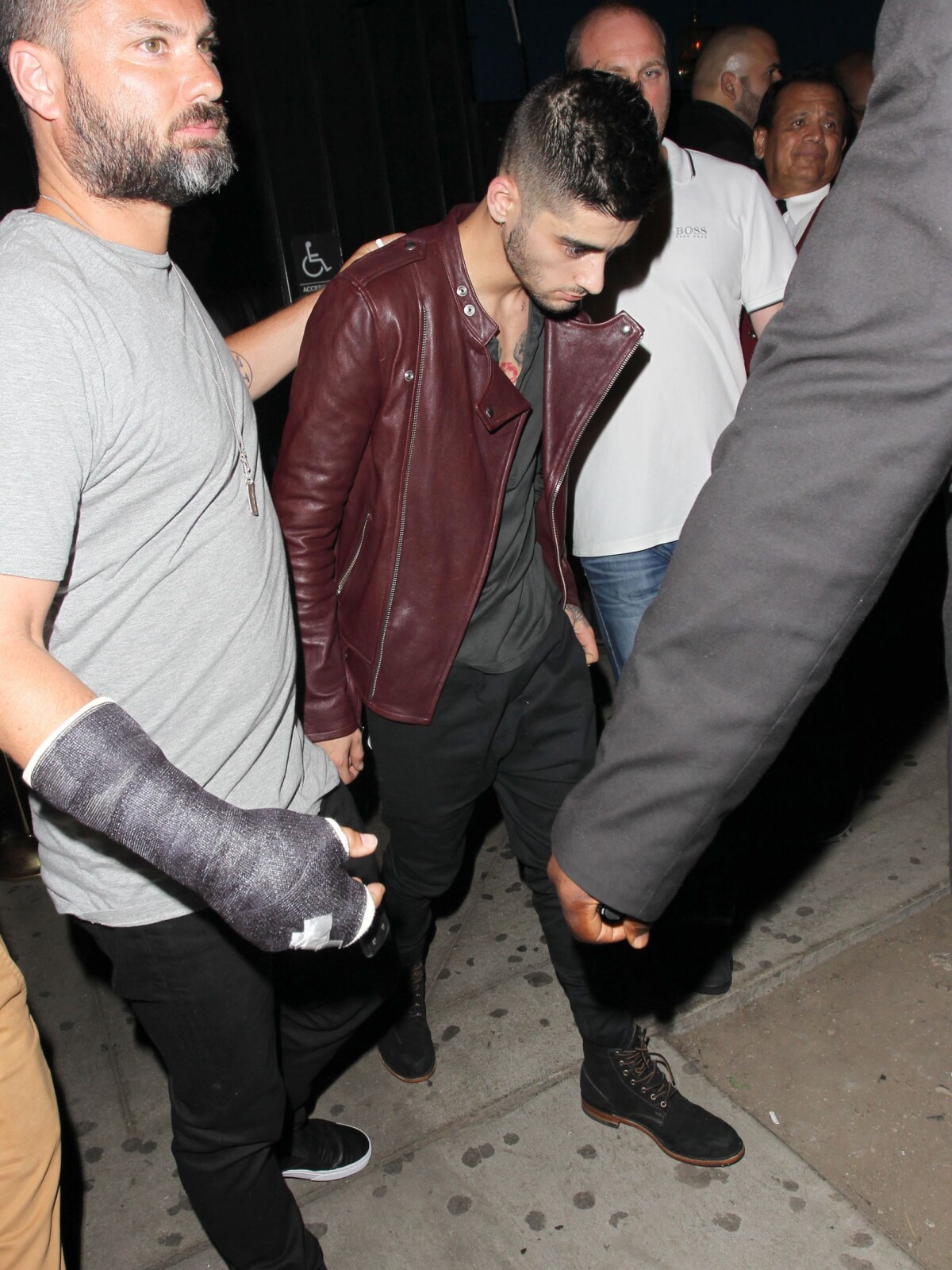 Photo L Ancien Membre Du Groupe One Direction Zayn Malik Sort Du Nightclub Bootsy Bellows à 