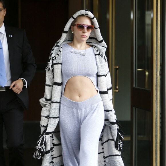 La chanteuse Lady Gaga quitte son appartement de New York le 6 novembre 2015.