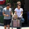 Exclusif - Kate Beckinsale et son mari Len Wiseman font du shopping au Gelson's Market à Pacific Palisades, le 22 juin 2014. L'actrice porte un t-shirt avec l'inscription "Au Revoir Mon Chéri".