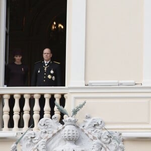 La princesse Charlene et le prince Albert II de Monaco et la famille princière (Alexandra de Hanovre, Charlotte Casiraghi, Pierre Casiraghi, Caroline de Hanovre, Beatrice Borromeo, Louis Ducruet, Stéphanie de Monaco) au balcon du palais lors de la Fête nationale monégasque durant le défilé militaire, le 19 novembre 2015. © Jean-Claude Vinaj / Bestimage