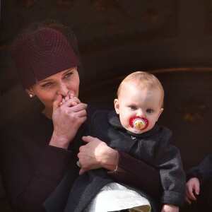 La princesse Charlene de Monaco et sa fille la princesse Gabriella au balcon du palais lors du défilé militaire pour la Fête Nationale monégasque le 19 novembre 2015. © Bruno Bébert / Dominique Jacovides / Bestimage