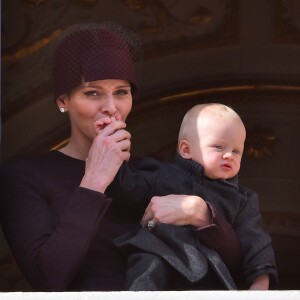 La princesse Charlene de Monaco et sa fille la princesse Gabriella au balcon du palais lors du défilé militaire pour la Fête Nationale monégasque le 19 novembre 2015. © Bruno Bébert / Dominique Jacovides / Bestimage