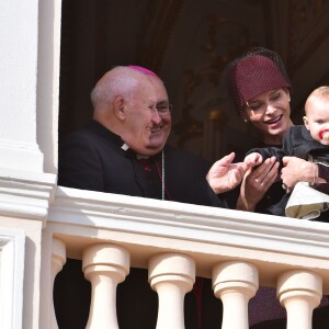 La princesse Charlene de Monaco et sa fille la princesse Gabriella au balcon du palais lors du défilé militaire pour la Fête Nationale monégasque le 19 novembre 2015. © Bruno Bébert / Dominique Jacovides / Bestimage