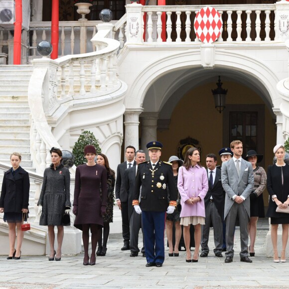 La princesse Stéphanie de Monaco, la princesse Alexandra de Hanovre, la princesse Caroline de Hanovre, le prince Albert II de Monaco et sa femme la princesse Charlène de Monaco, Charlotte Casiraghi, Pierre Casiraghi et sa femme Beatrice Borromeo, Louis Ducruet - La famille princière de Monaco dans la cour du palais lors de la Fête Nationale monégasque à Monaco le 19 novembre 2015. © Gaetan Luci / Palais Princier Monaco / Bestimage  Monaco's family for Monaco National Day at the princely palace in Monaco on november 19, 2015.19/11/2015 - 