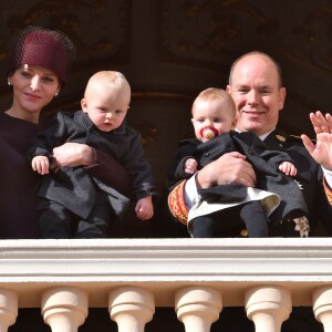 La princesse Charlene, son fils le prince Jacques, le prince Albert II de Monaco et sa fille la princesse Gabriella au balcon du palais princier lors de la fête nationale monégasque. Le 19 novembre 2015 © Bruno Bebert-Dominique Jacovides / Bestimage  Monaco's family for Monaco National Day at the balcony of the palace. On november 19th 201519/11/2015 - Monaco