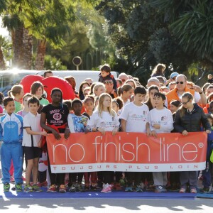 Le prince Albert II de Monaco à l'arrivée de la No Finish Line à Monaco le 22 novembre 2015. Le prince a parcouru quelques dizaines de mètres avec les enfants avant de clôturer d'un coup de pistolet la 16e édition de la course caritative, qui a battu cette année son record de participation (13 617 coureurs) et son record de distance (383 179 kilomètres) © JC Vinaj / Bestimage