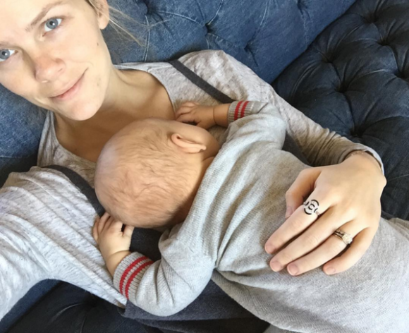 Brooklyn Decker et son petit Hank - Photo publiée le 22 novembre 2015