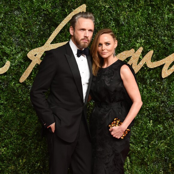 Alasdhair Willis et sa femme Stella McCartney assistent aux British Fashion Awards 2015 au London Coliseum. Londres, le 23 novembre 2015.