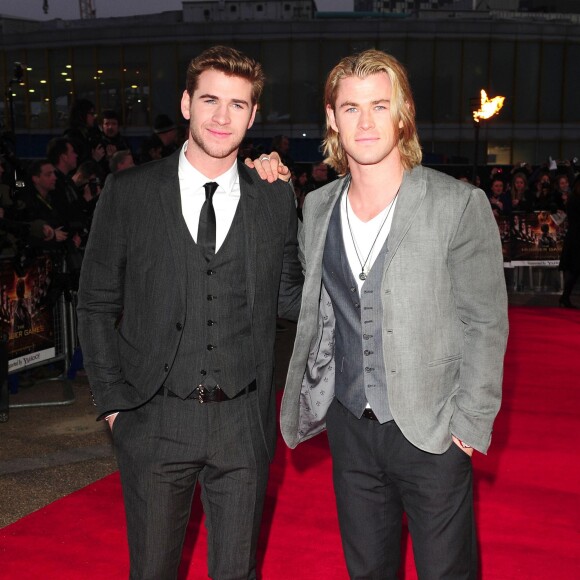 Liam et Chris Hemsworth à Londres le 14 mars 2012.