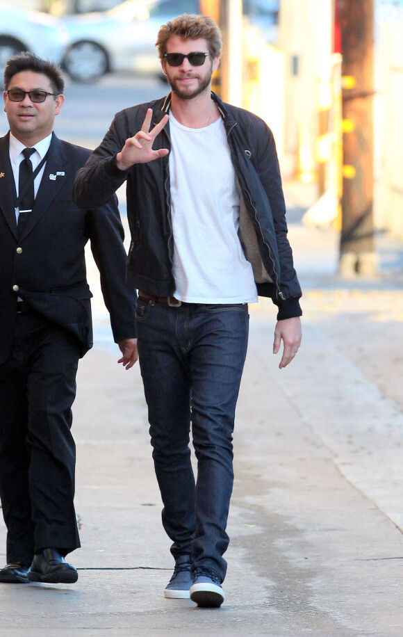 Liam Hemsworth arrive sur le plateau de l'émission "Jimmy Kimmel Live!" à Hollywood, le 16 novembre 2015.