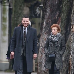 Louis Levy ( fils de Marc Levy), Ludivine Clerc (femme de Michel Piccoli) - Obsèques de Raymond Levy (père de Marc Levy) au cimetière de Passy à Paris le 15 décembre 2014