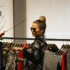 Chrissy Teigen, enceinte, fait du shoppng au magasin Curve avec sa mère Vilailuck Teigen. Los Angeles, le 24 novembre 2015.