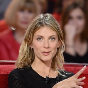 Mélanie Laurent - Enregistrement de l'émission "Vivement Dimanche" à Paris le 10 Novembre 2015