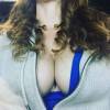 Lily Cole expose sa poitrine sur Instagram, le 26 novembre 2015