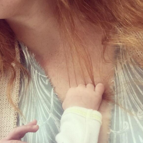 Lily Cole a dévoilé cette photo le 11 septembre 2015 pour annoncer la naissance de sa fille, sur Twitter