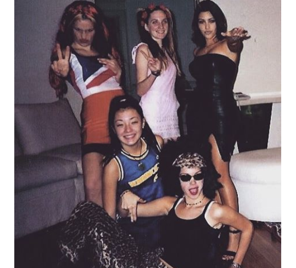 Pour un concours de talent à l'époque du lycée, Kim Kardashian et ses amis se sont déguisés en Spice Girls / photo postée sur Instagram, le 27 novembre 2015.
