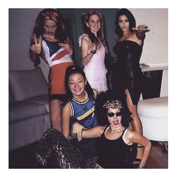 Pour un concours de talent à l'époque du lycée, Kim Kardashian et ses amis se sont déguisés en Spice Girls / photo postée sur Instagram, le 27 novembre 2015.
