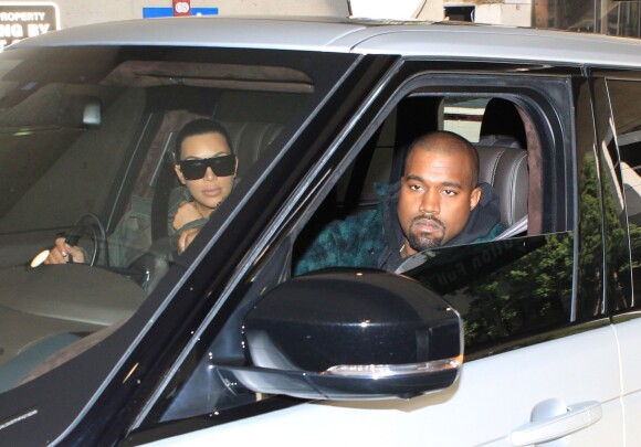 Kim Kardashian enceinte et son mari Kanye West sont allés rendre visite à Lamar Odom à l'hôpital Cedars Sinai à Los Angeles, le 26 novembre 2015