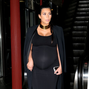 Kim Kardashian enceinte est allée diner au restaurant ‘Chin Chin' avec son ami Jonathan Cheban à Studio City, le 9 novembre 2015