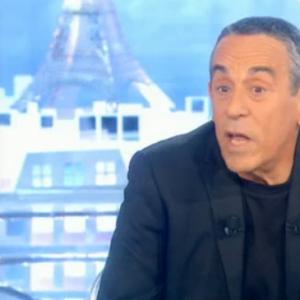 Thierry Ardisson présente Salut les Terriens sur Canal+, le samedi 28 novembre 2015.