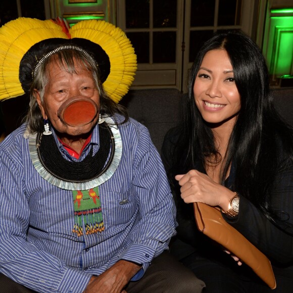Raoni Metuktire, Anggun - Inauguration du projet "1 Heart 1 Tree" qui illumine la Tour Eiffel lors de la COP21 à la Fondation Mona Bismarck à Paris le 29 novembre 2015. © Rachid Bellak