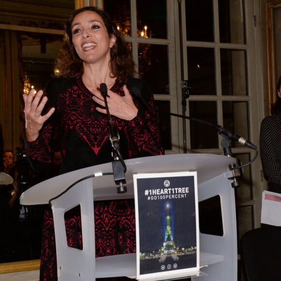 Naziha Mestaoui (artiste qui métamorphose la Tour Eiffel en forêt de lumière) - Inauguration du projet "1 Heart 1 Tree" qui illumine la Tour Eiffel lors de la COP21 à la Fondation Mona Bismarck à Paris le 29 novembre 2015. © Rachid Bellak
