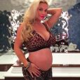 Coco Austin enceinte lors de son neuvième mois de grossesse / photo postée sur Instagram fin novembre 2015