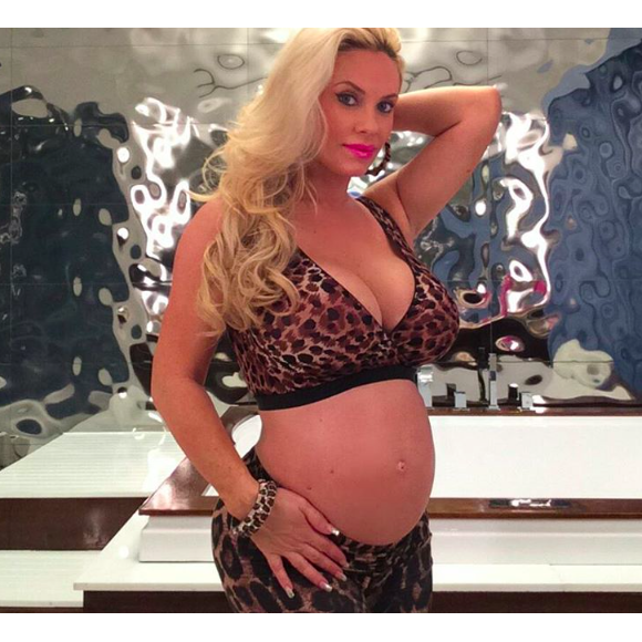 Coco Austin enceinte lors de son neuvième mois de grossesse / photo postée sur Instagram fin novembre 2015